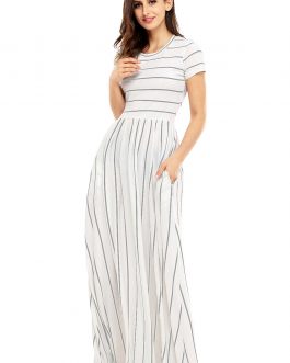 Robe maxi blanche à rayures et manches courtes